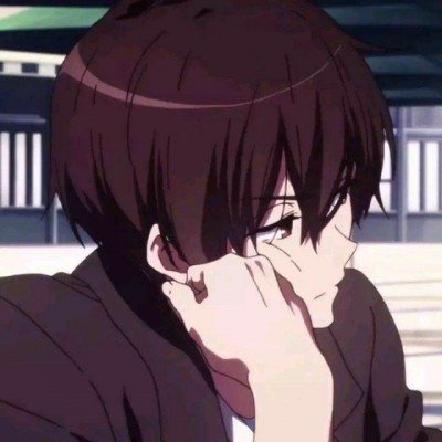 学校回应家长烈日下隔栅栏送餐